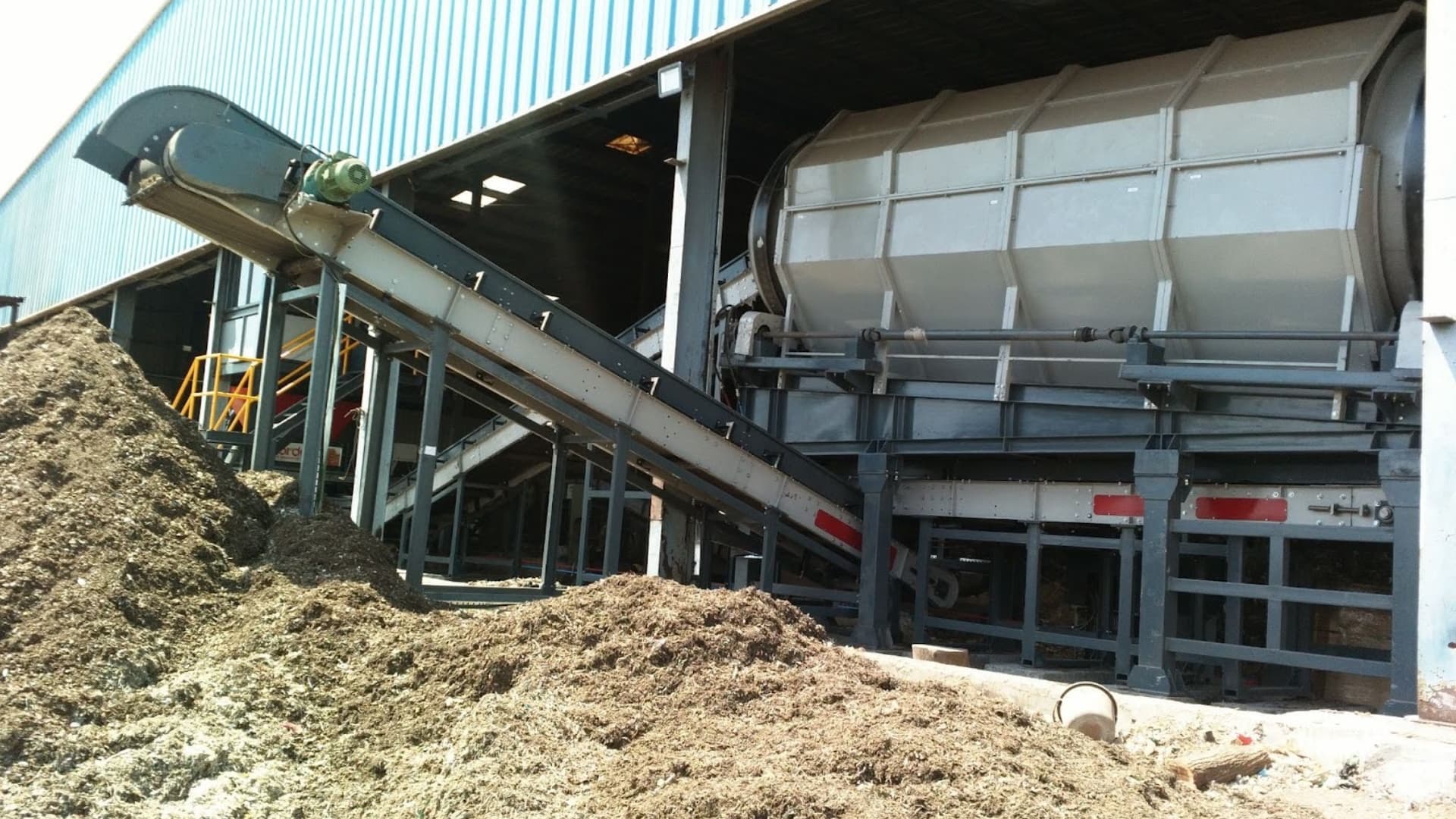 Solid waste processing plant in operation